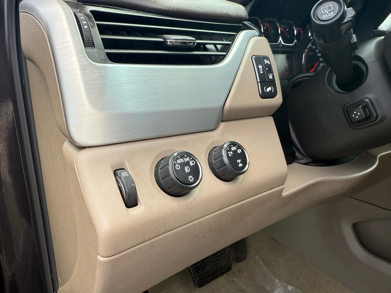 GMC Yukon XL SLT 1/2 Ton 4WD 2015