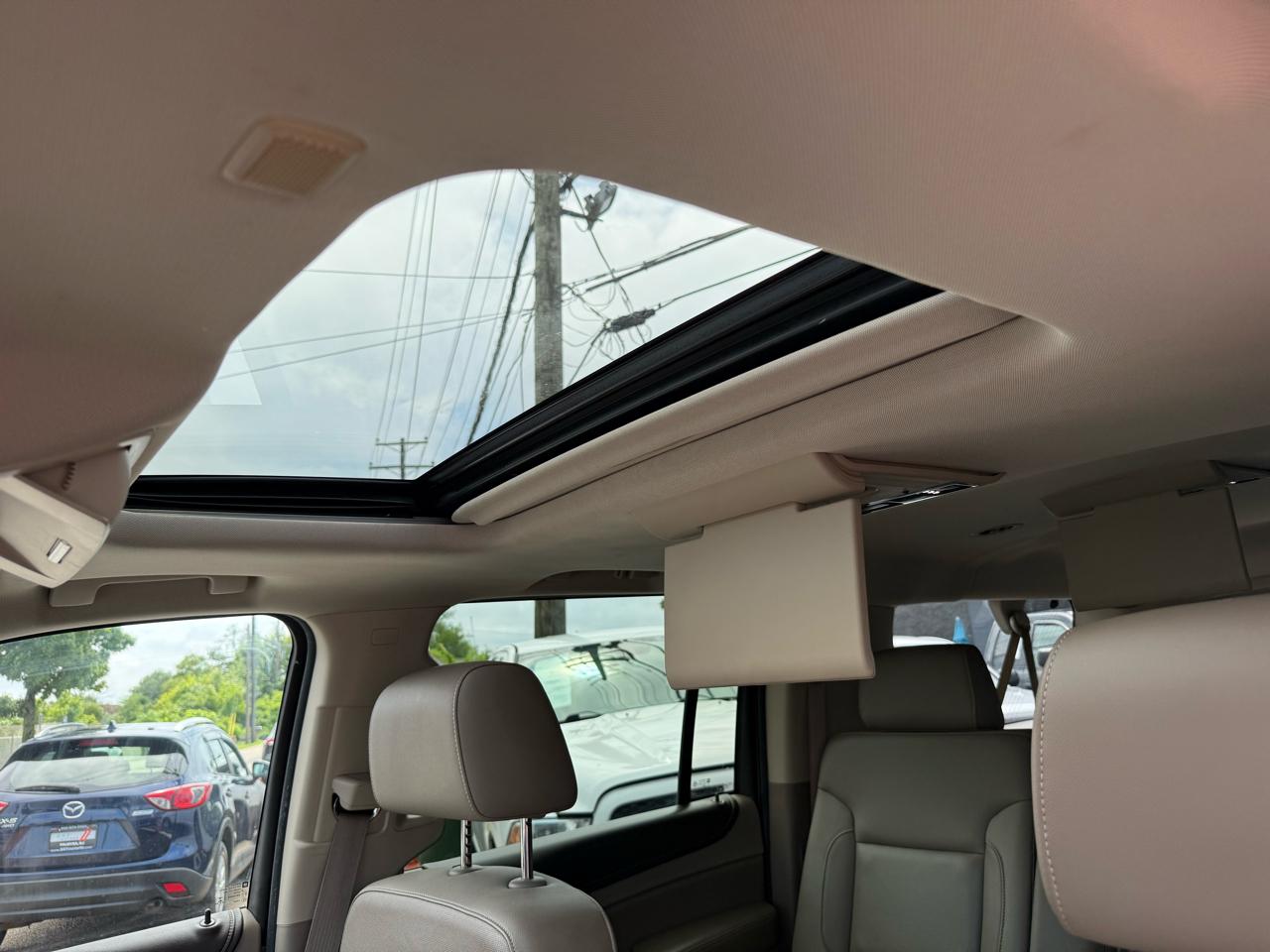 GMC Yukon XL SLT 1/2 Ton 4WD 2015