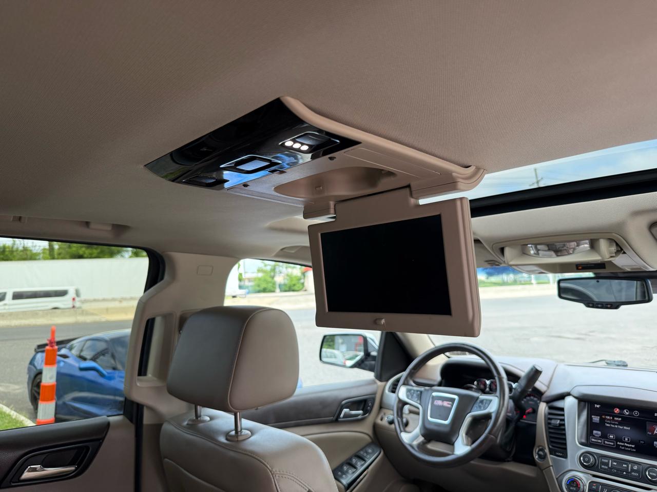 GMC Yukon XL SLT 1/2 Ton 4WD 2015