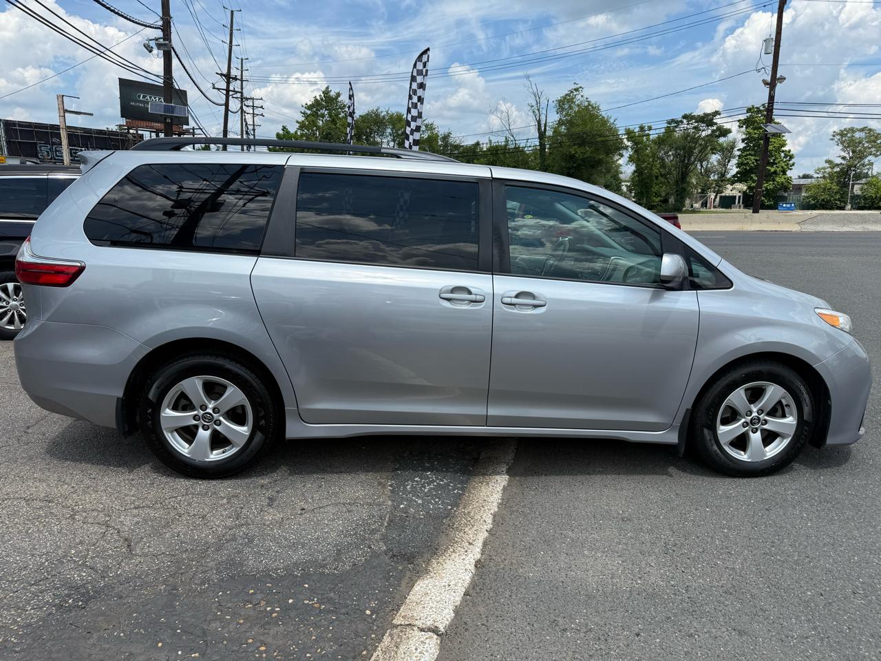 Toyota Sienna LE 8-Passenger 2018