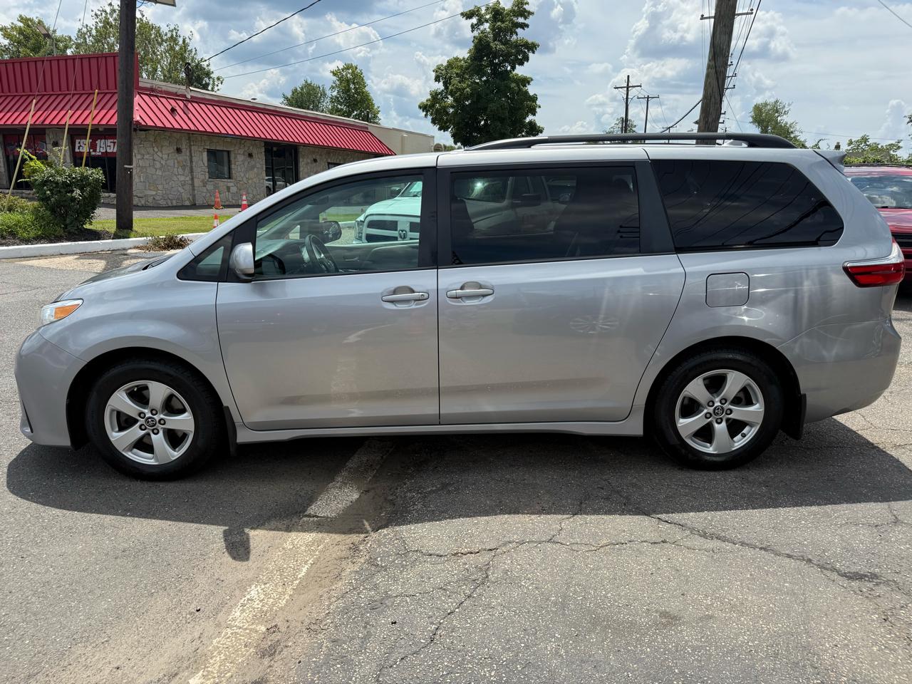 Toyota Sienna LE 8-Passenger 2018