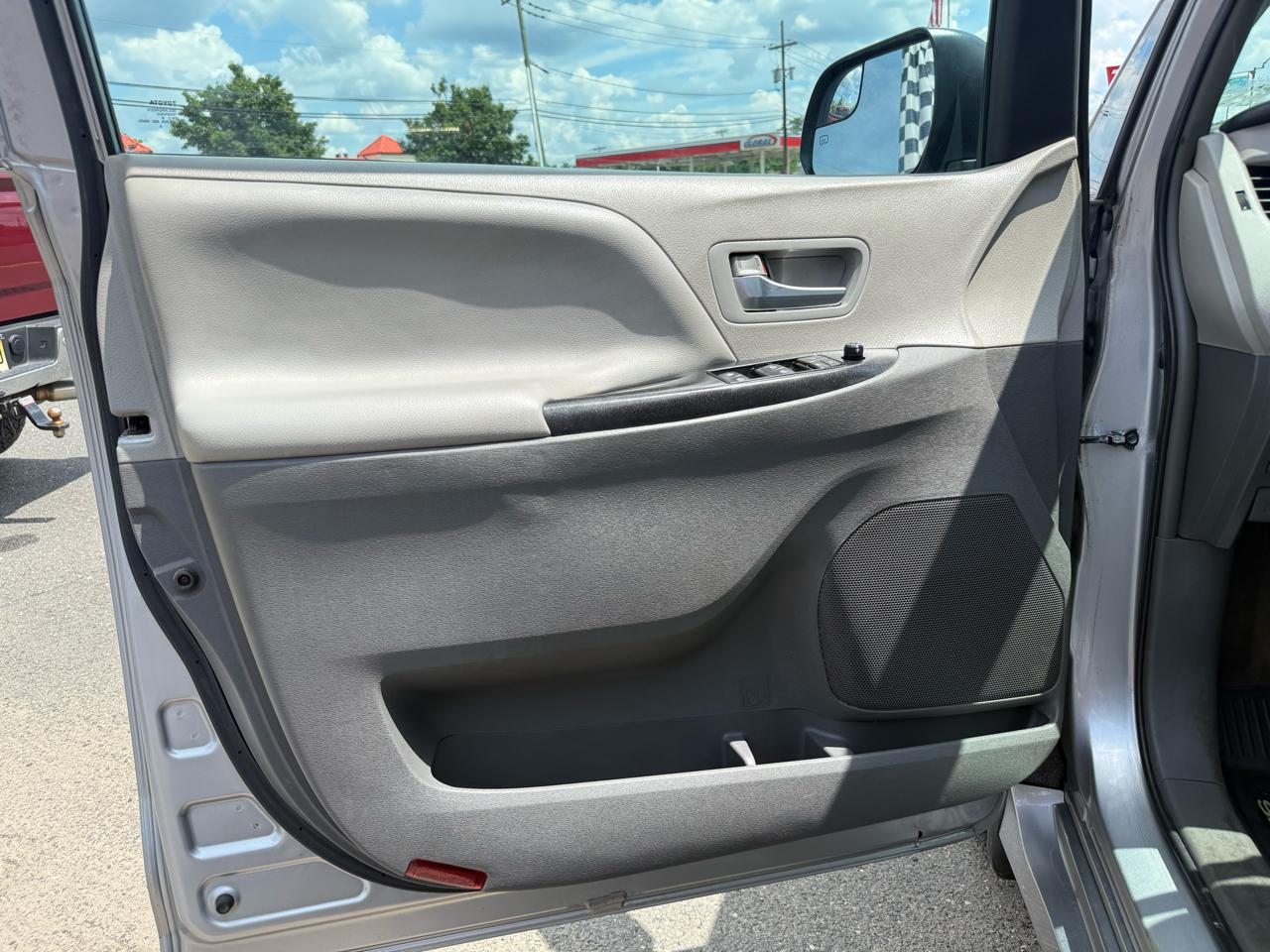 Toyota Sienna LE 8-Passenger 2018