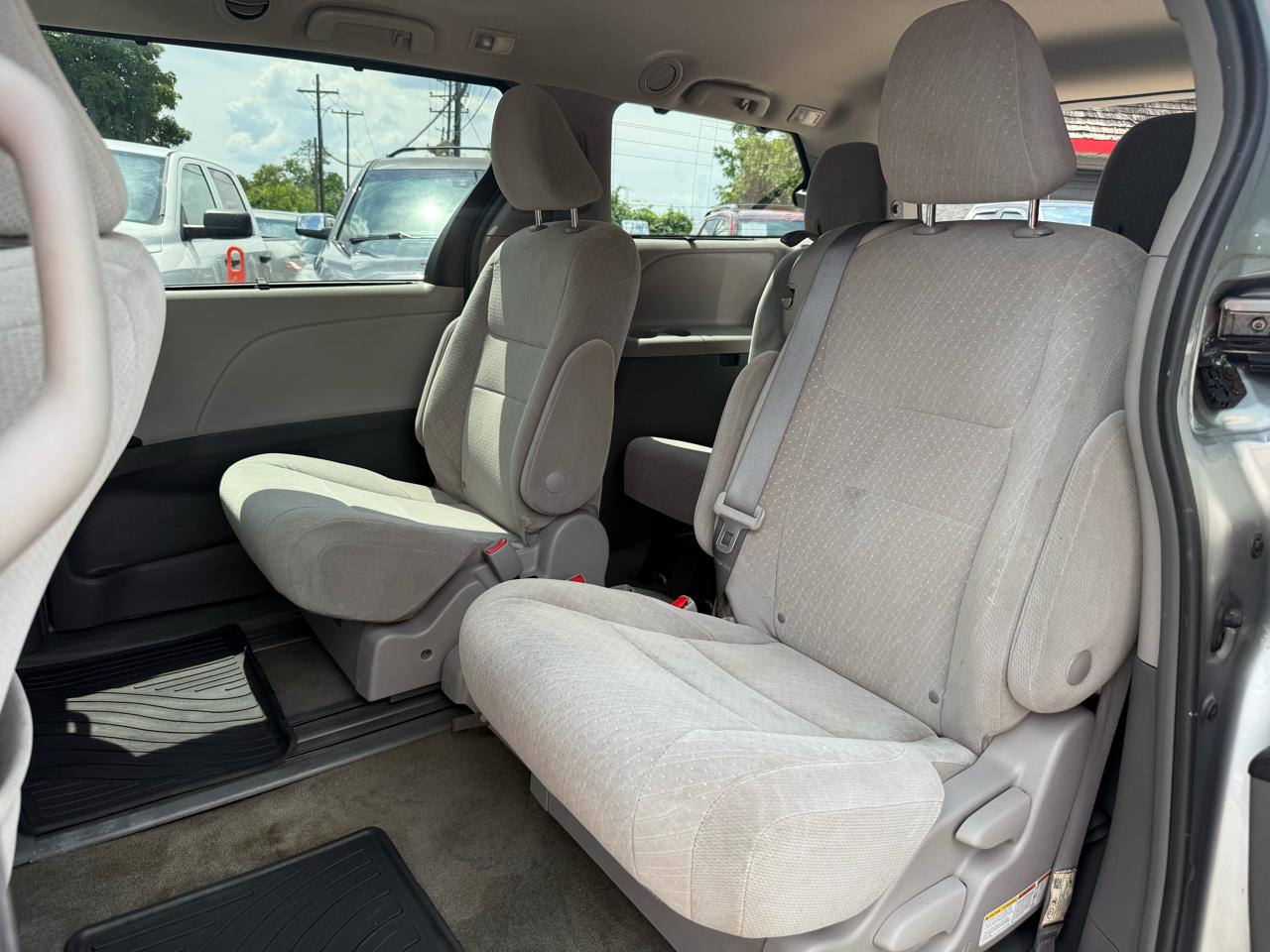 Toyota Sienna LE 8-Passenger 2018