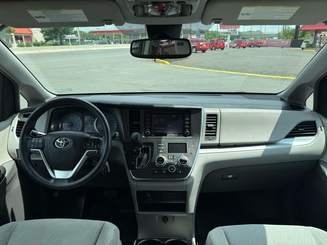 Toyota Sienna LE 8-Passenger 2018