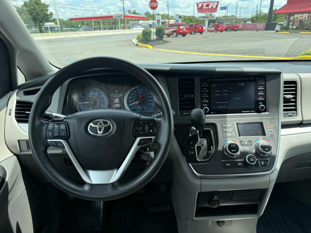 Toyota Sienna LE 8-Passenger 2018
