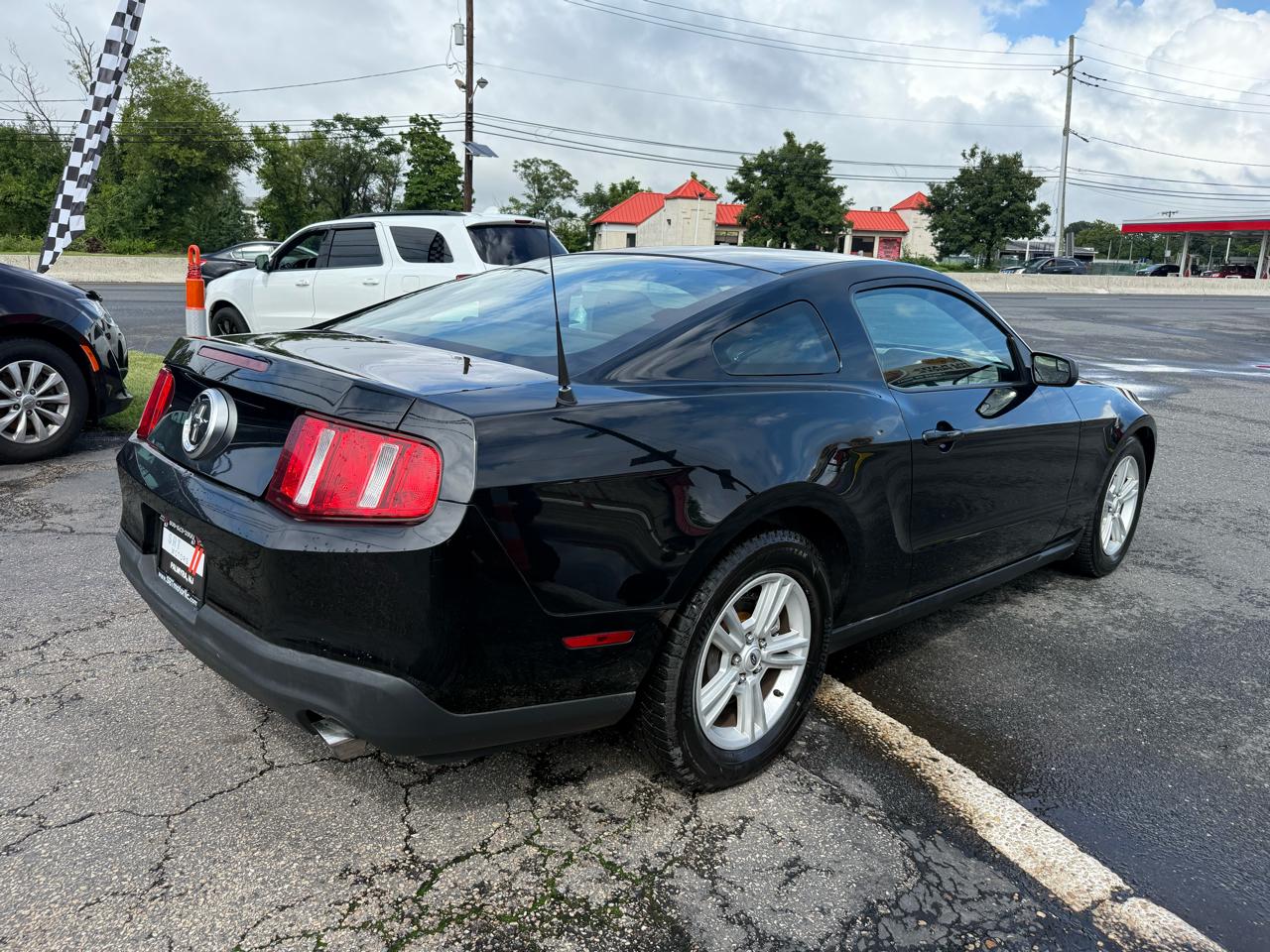 Ford Mustang V6 Coupe 2012
