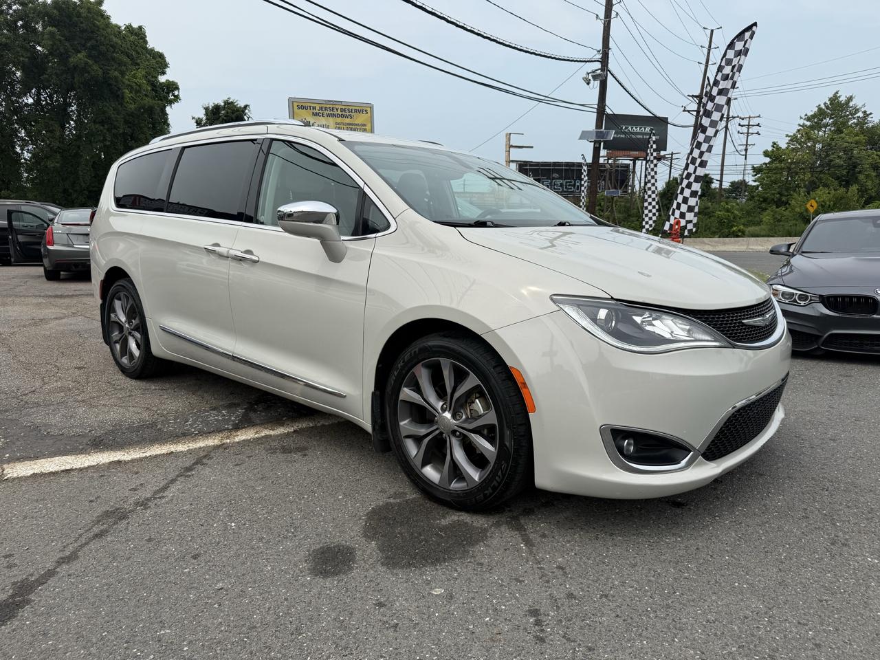 Chrysler Pacifica Limited 2017