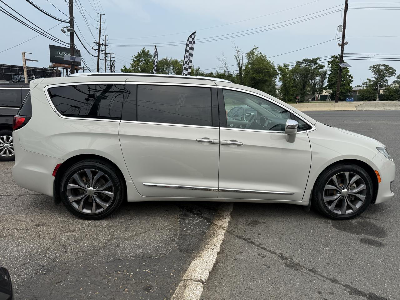 Chrysler Pacifica Limited 2017