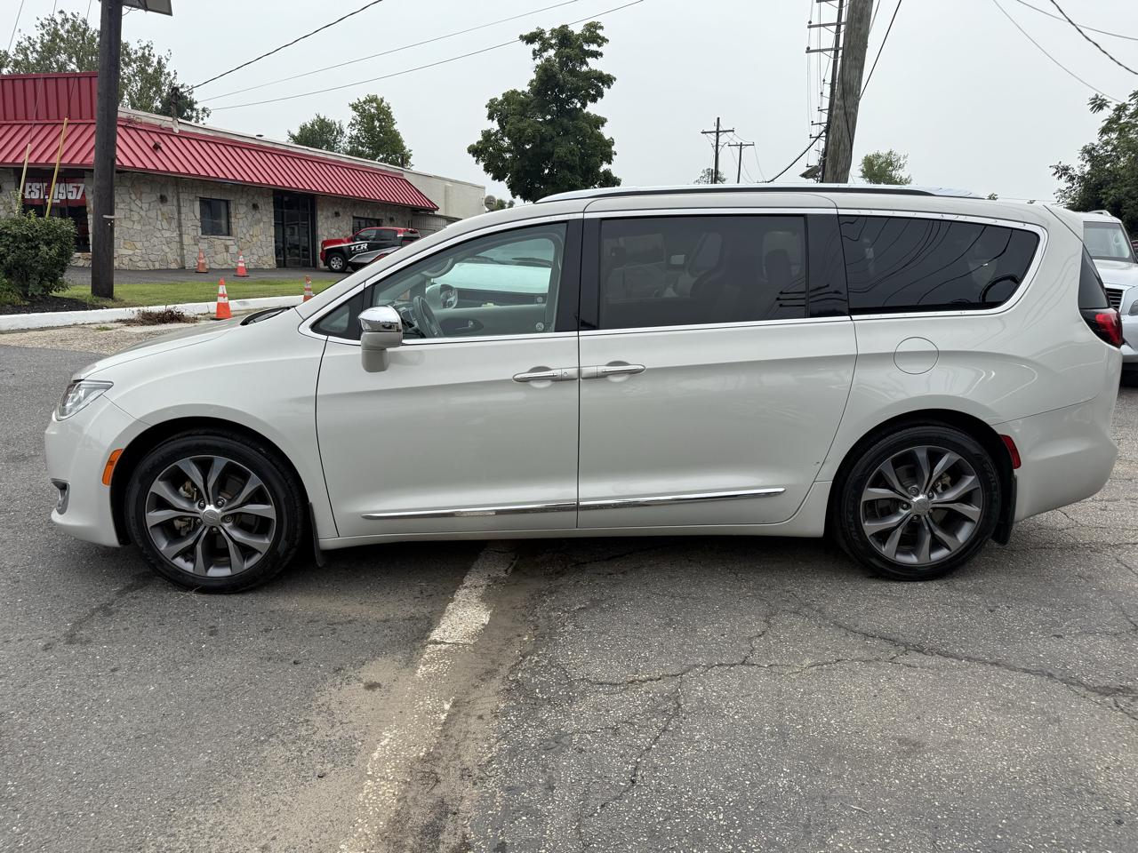 Chrysler Pacifica Limited 2017