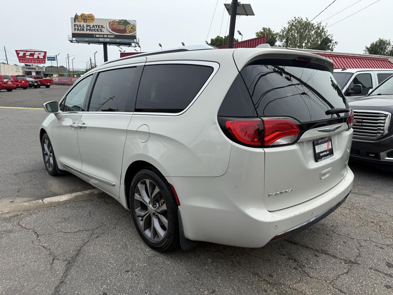 Chrysler Pacifica Limited 2017