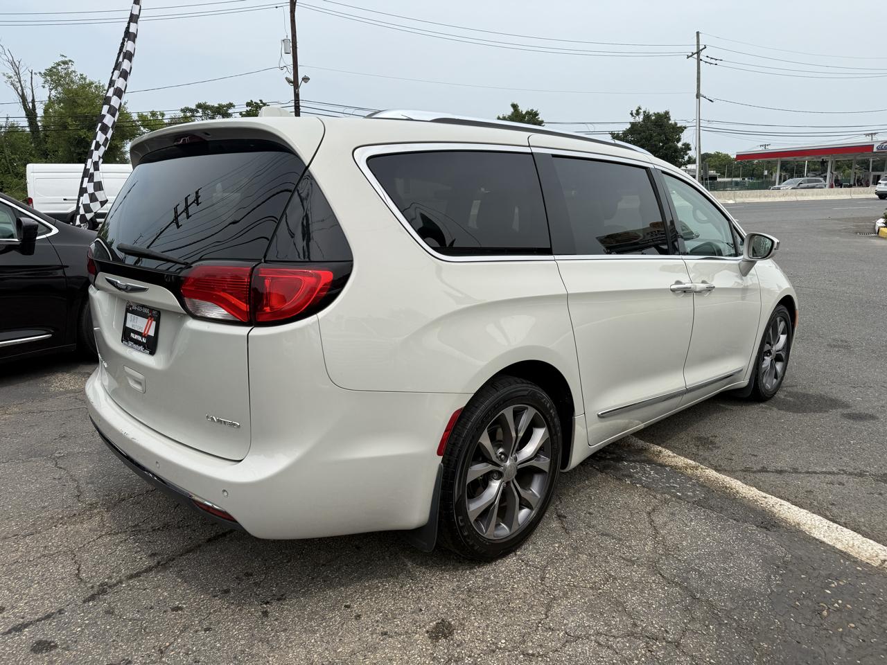 Chrysler Pacifica Limited 2017