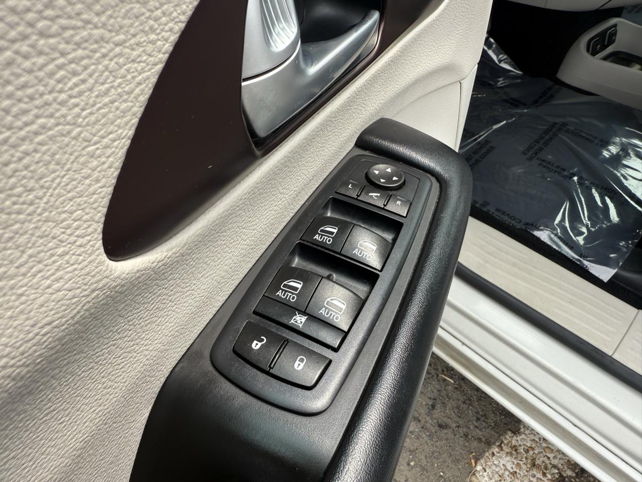 Chrysler Pacifica Limited 2017
