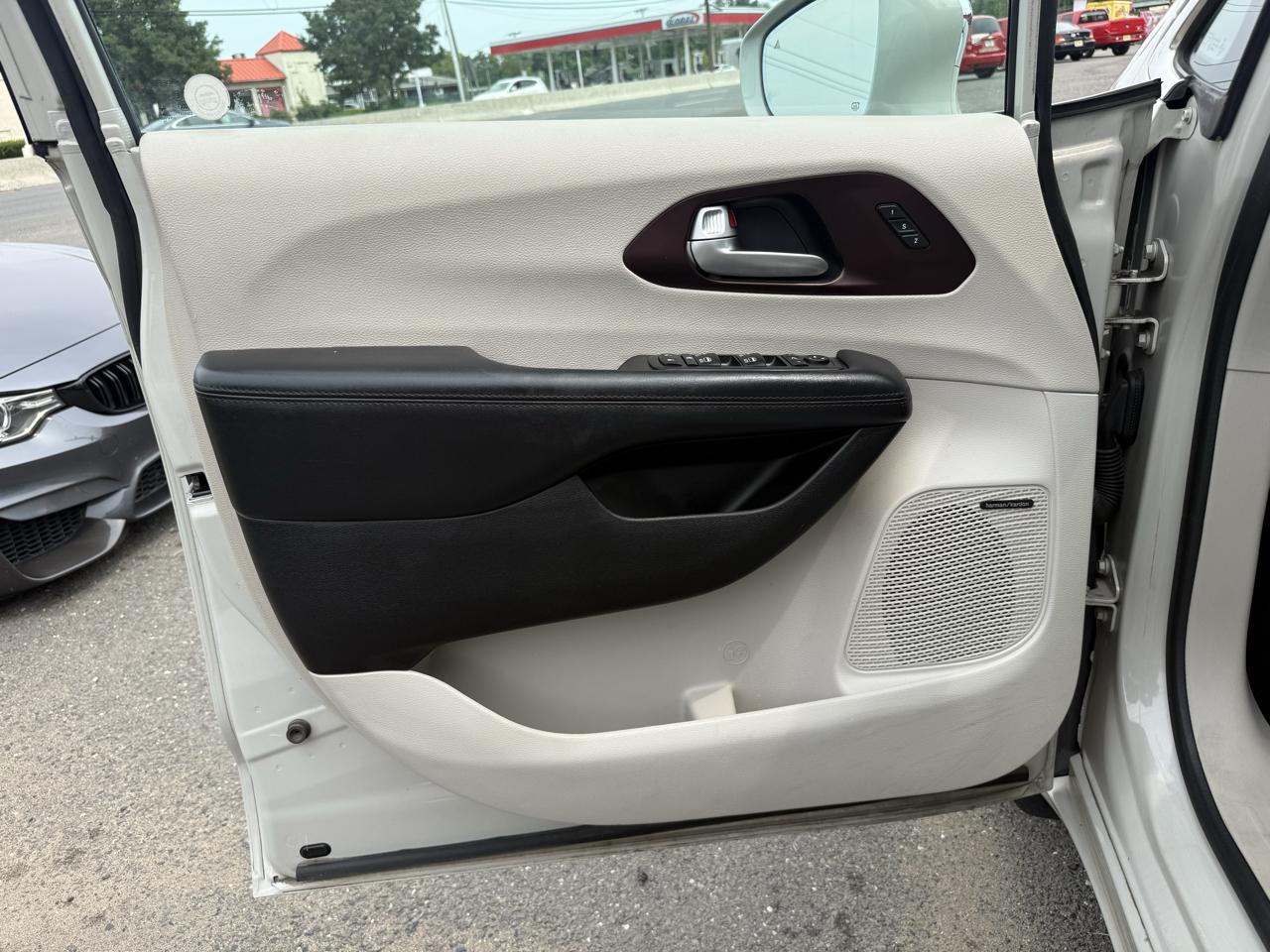 Chrysler Pacifica Limited 2017
