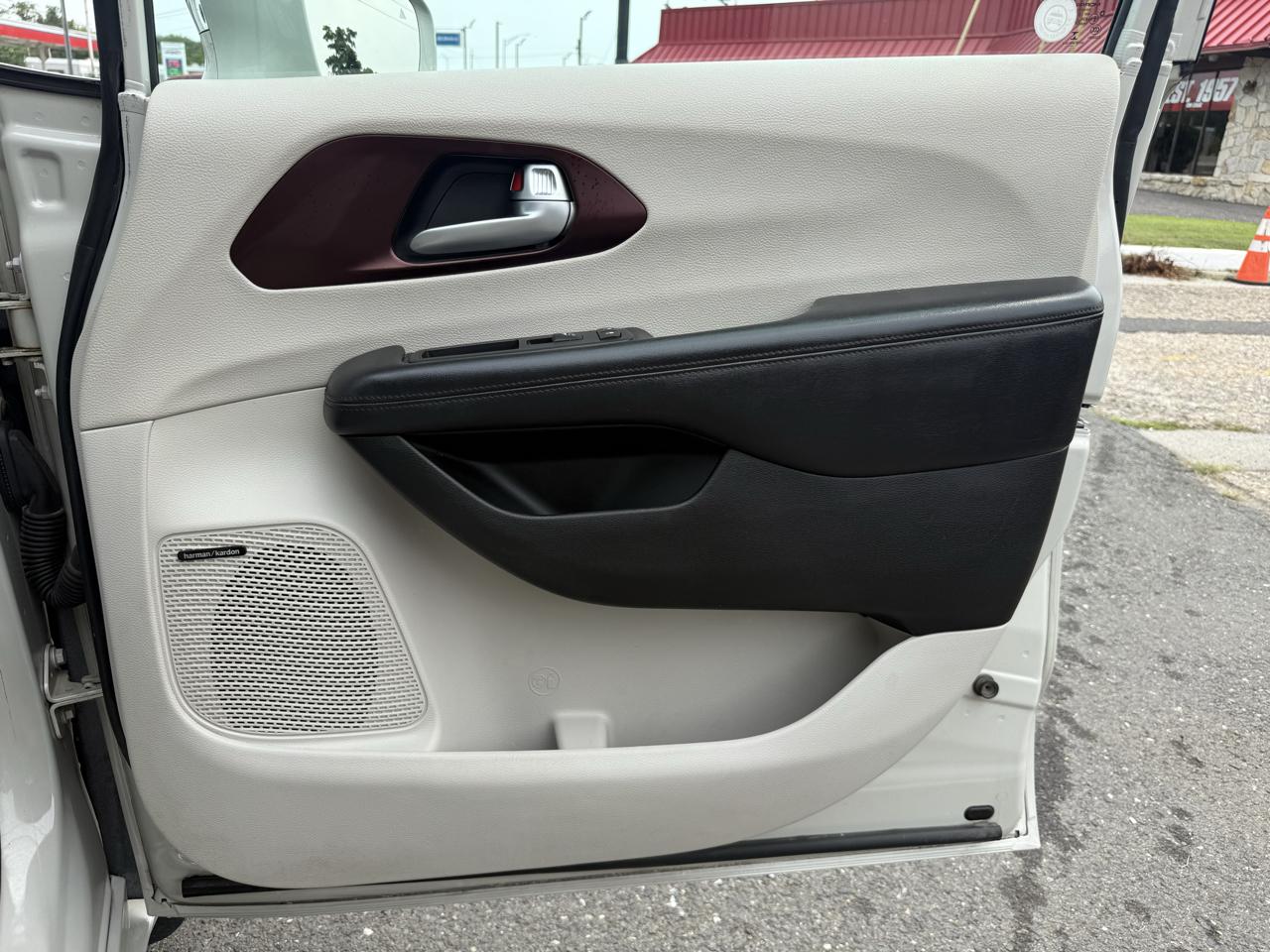 Chrysler Pacifica Limited 2017