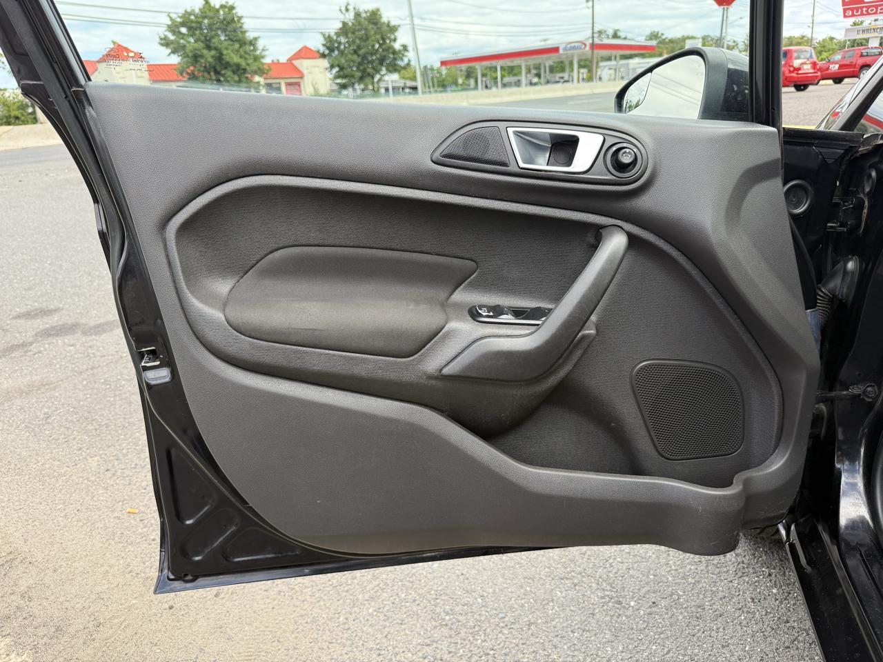 Ford Fiesta SE Sedan 2015