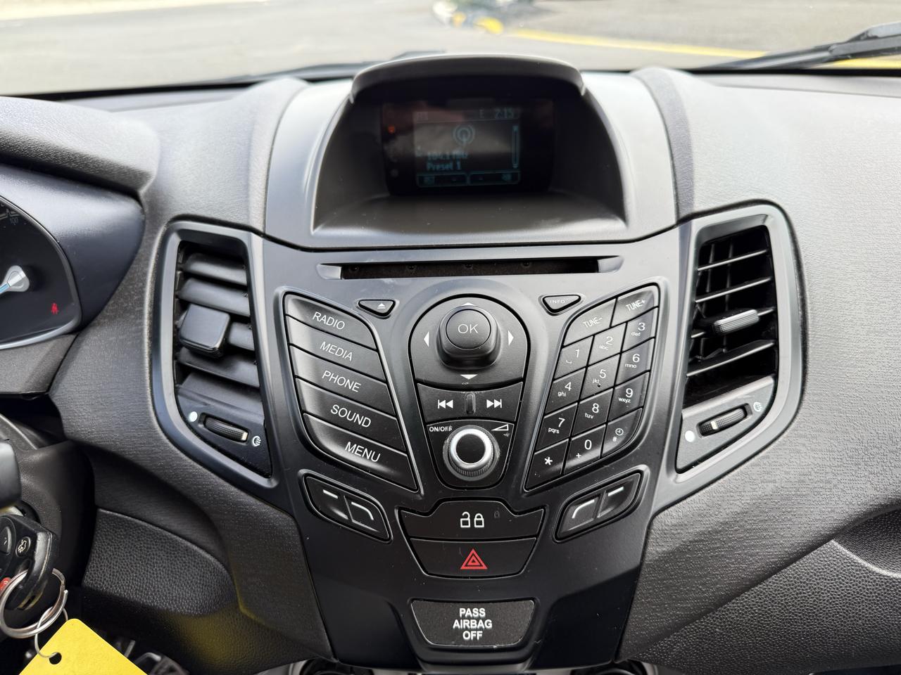 Ford Fiesta SE Sedan 2015