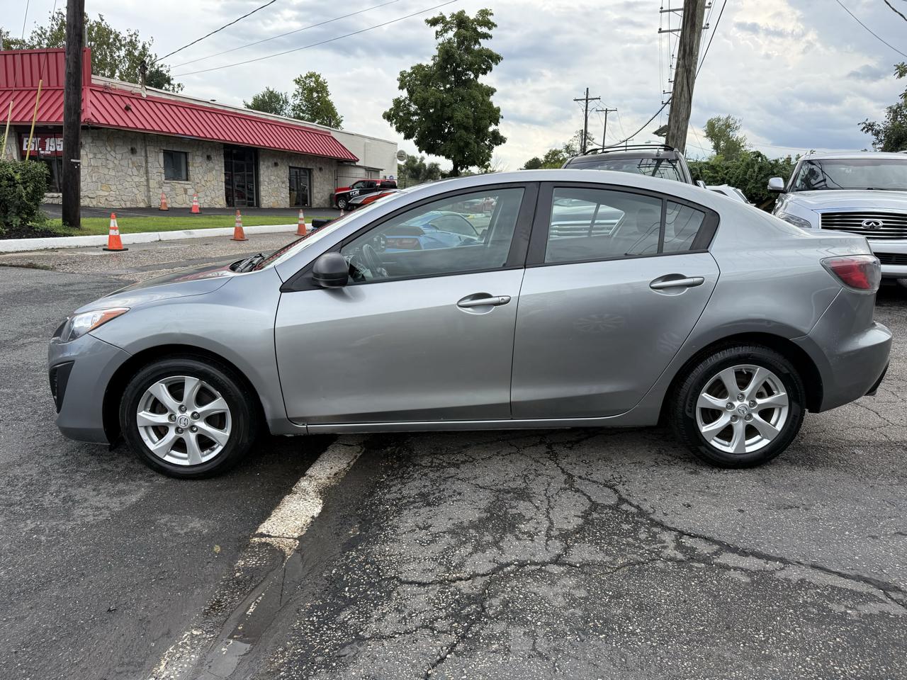 Mazda MAZDA3 i Touring 4-door 2011