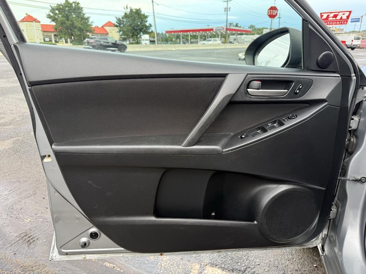 Mazda MAZDA3 i Touring 4-door 2011