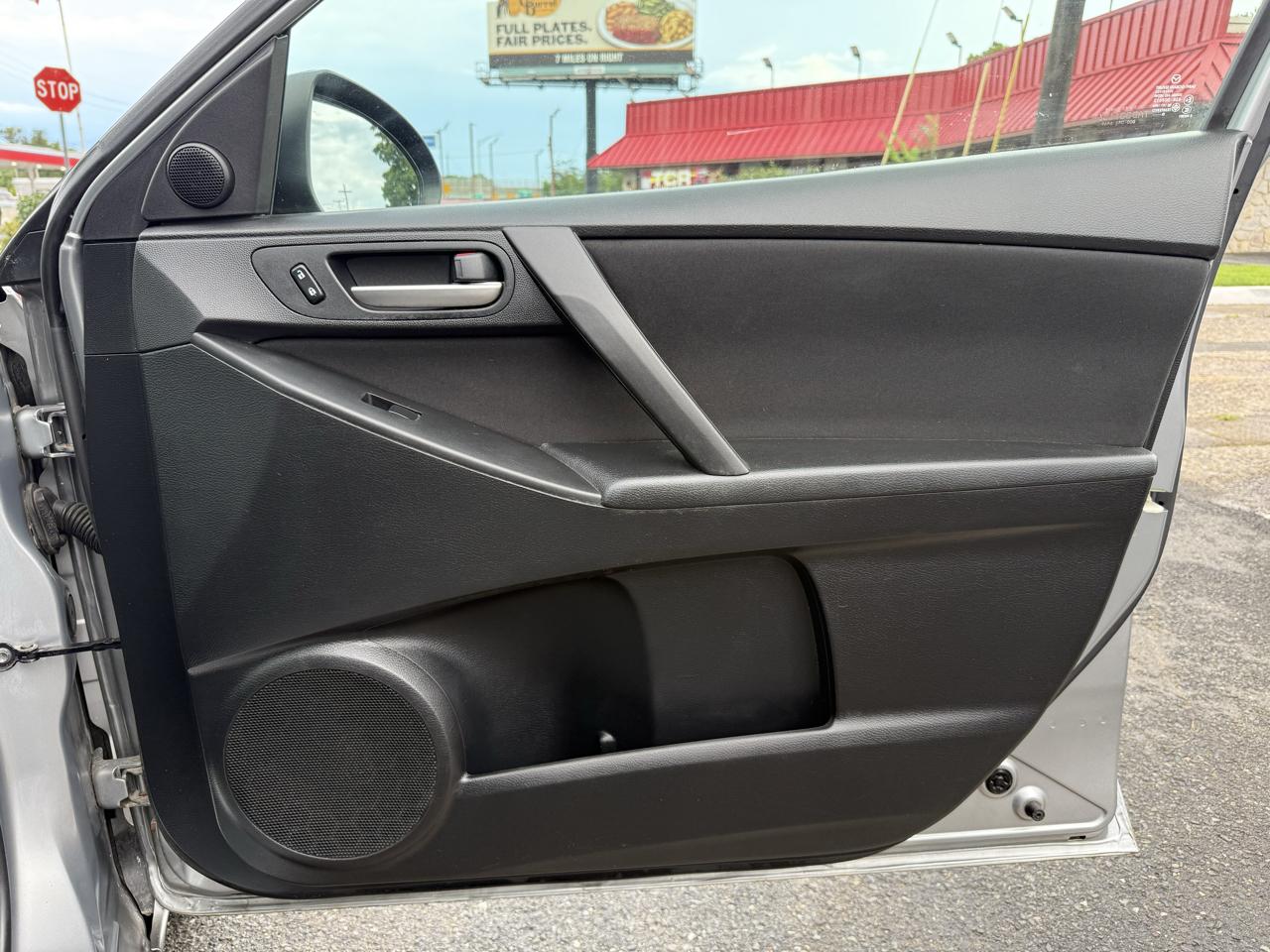 Mazda MAZDA3 i Touring 4-door 2011