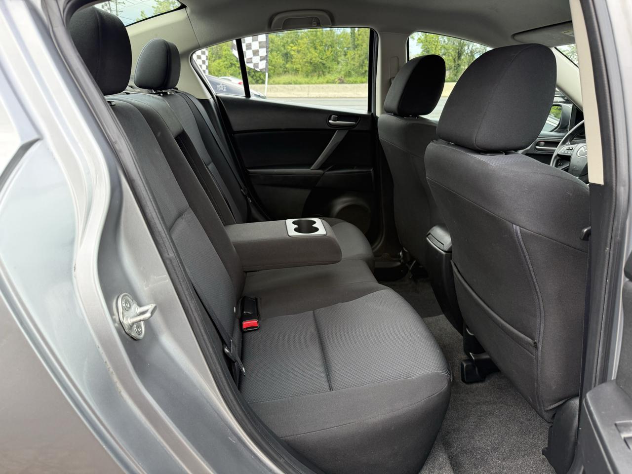 Mazda MAZDA3 i Touring 4-door 2011