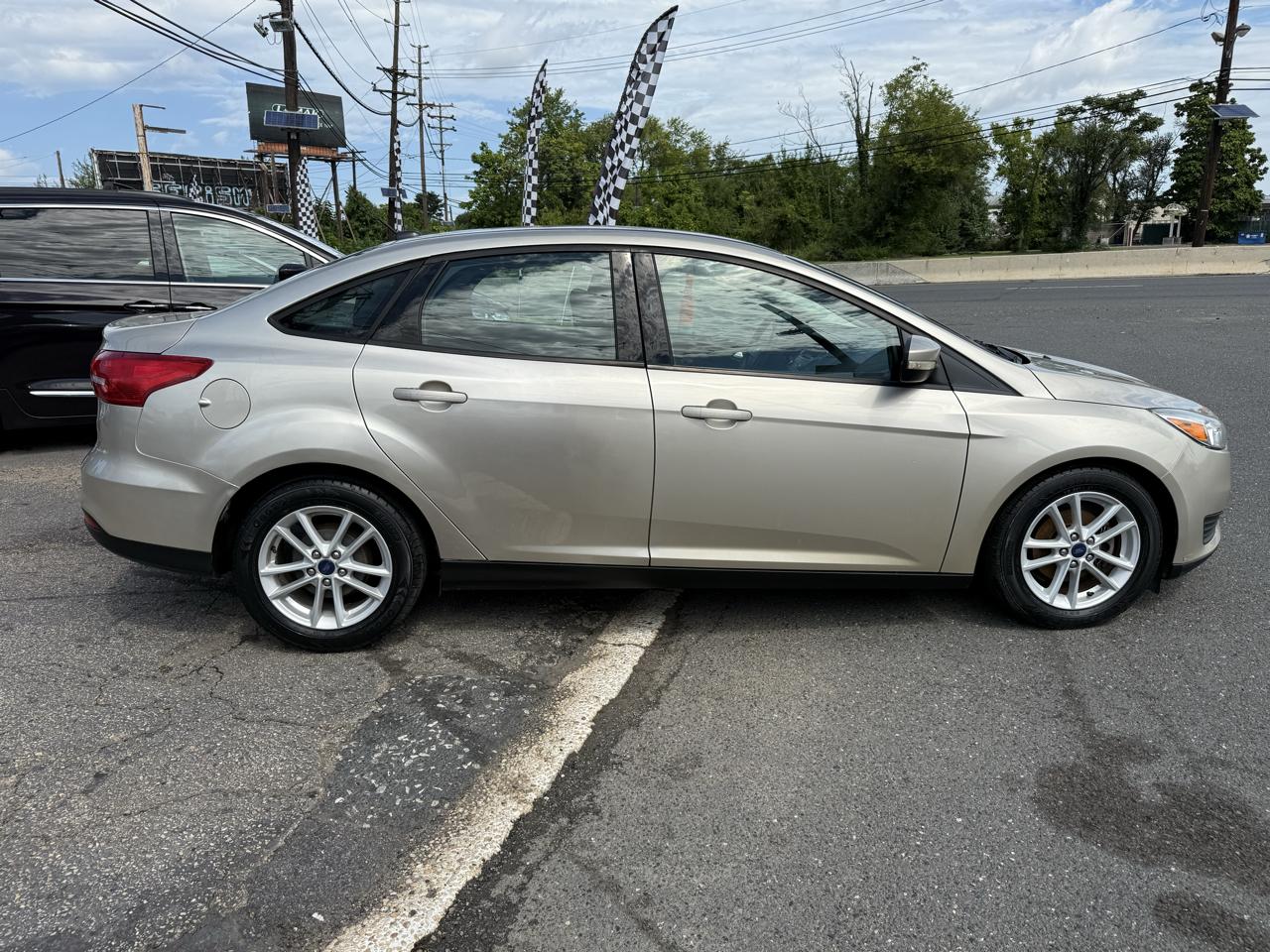 Ford Focus SE Sedan 2017