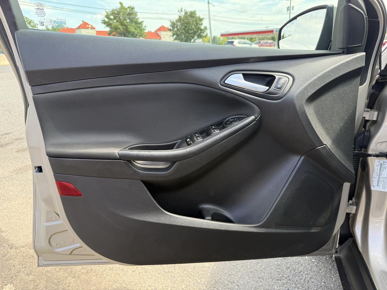 Ford Focus SE Sedan 2017