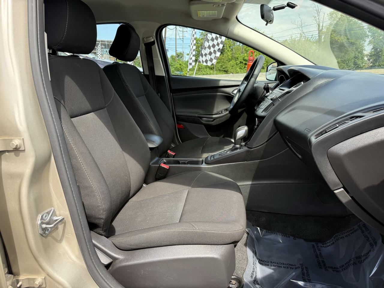 Ford Focus SE Sedan 2017