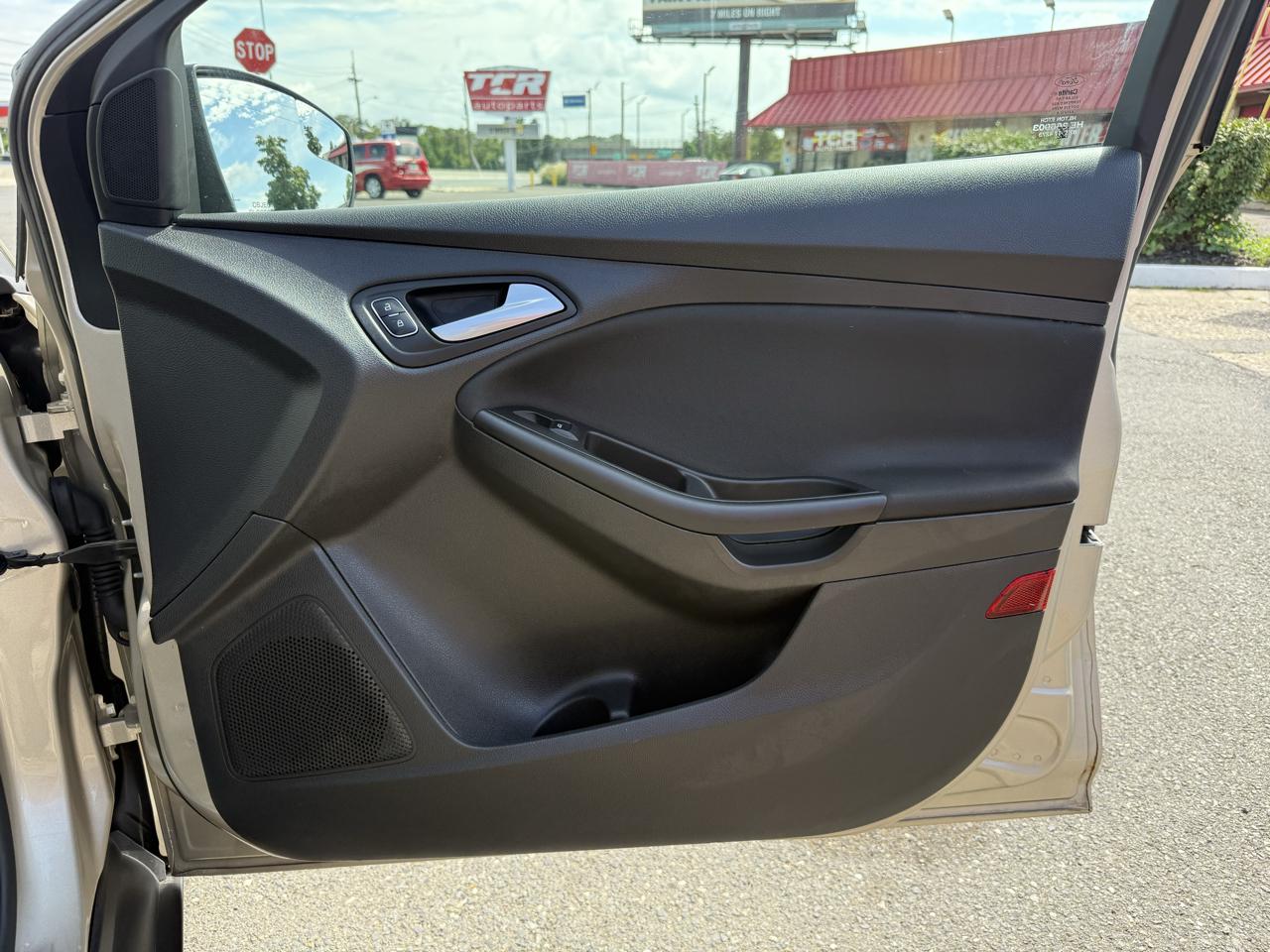 Ford Focus SE Sedan 2017