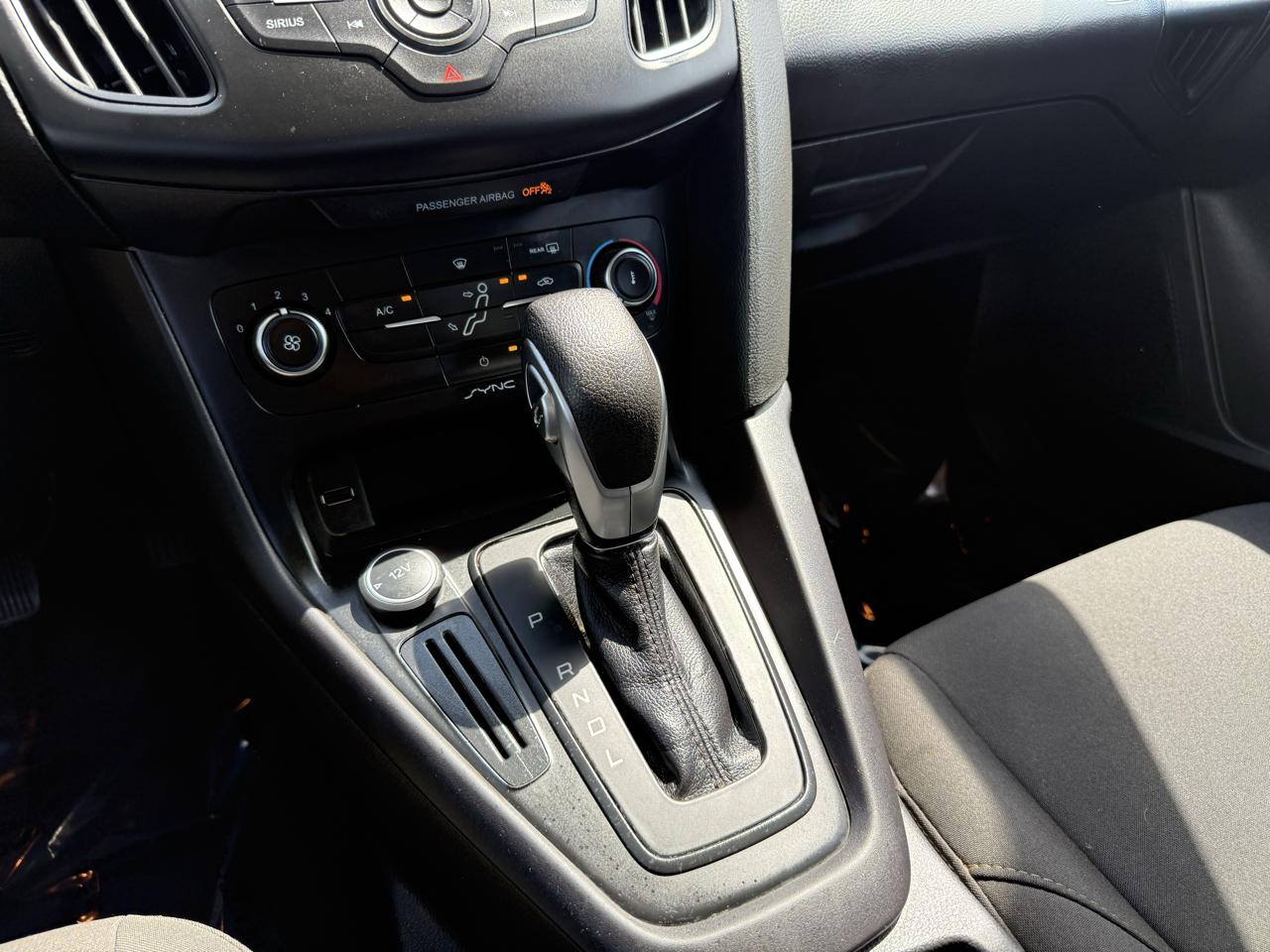 Ford Focus SE Sedan 2017