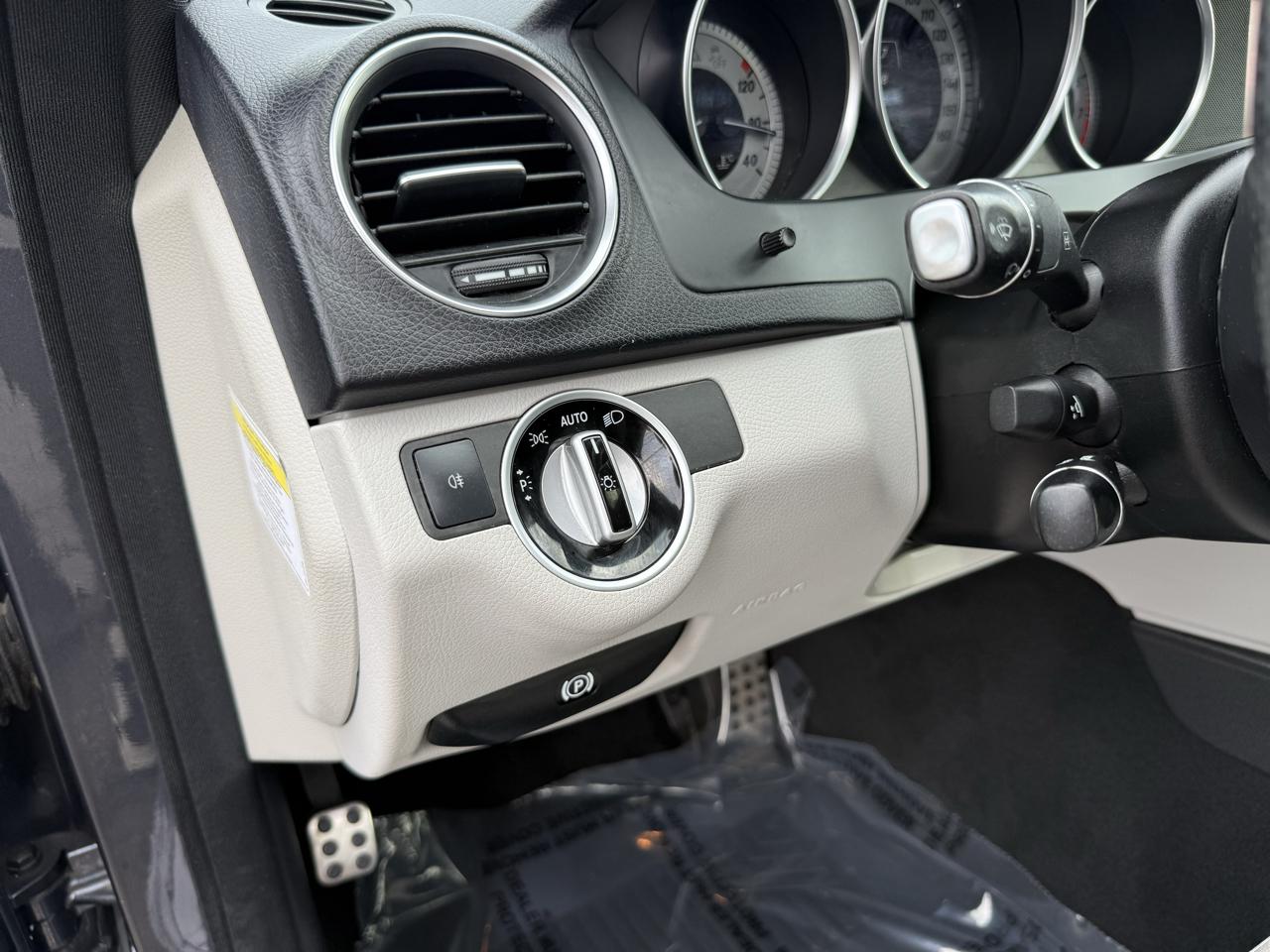 Mercedes-Benz C-Class C300 4MATIC Sport Sedan 2013