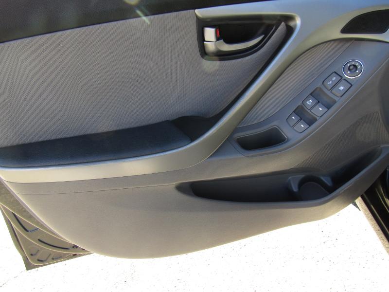 Hyundai Elantra 4dr Sdn Auto SE 2013 Hyundai Elantra 4dr Sdn Auto SE 2013