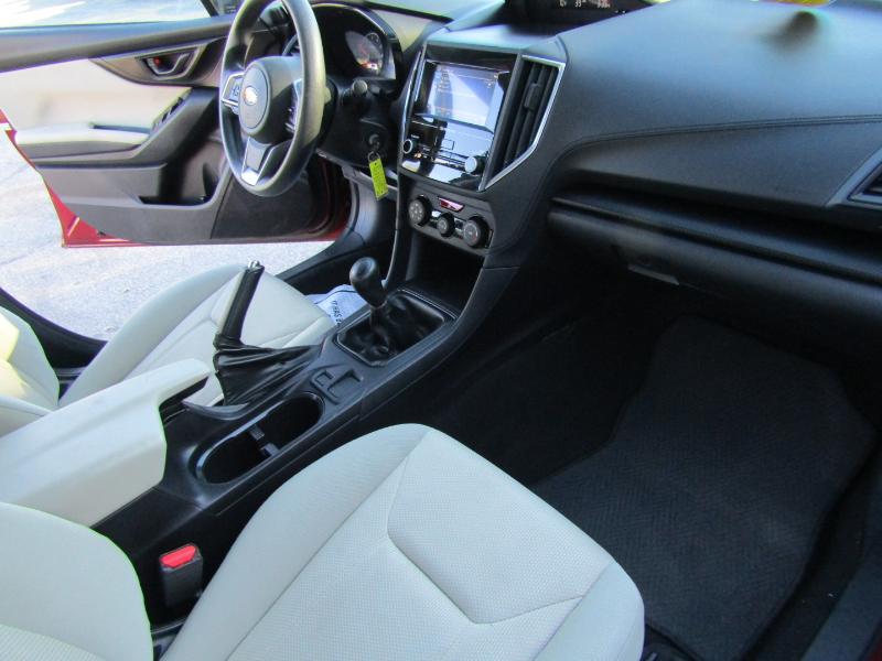 Subaru Impreza 2.0i 5M 5-Door 2017 Subaru Impreza 2.0i 5M 5-Door 2017