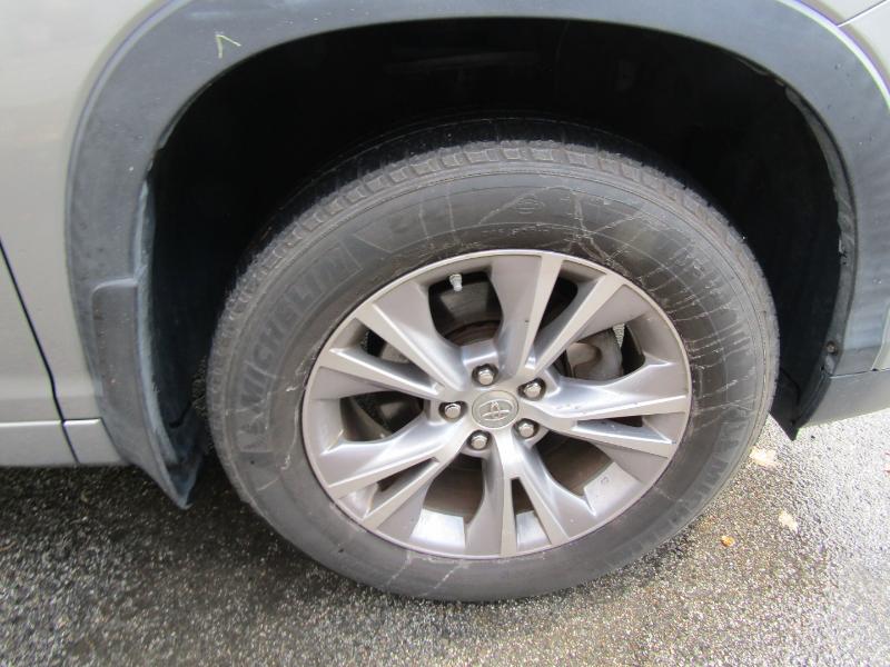 Toyota Highlander LE AWD V6 2015