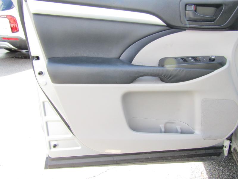 Toyota Highlander LE AWD V6 2015