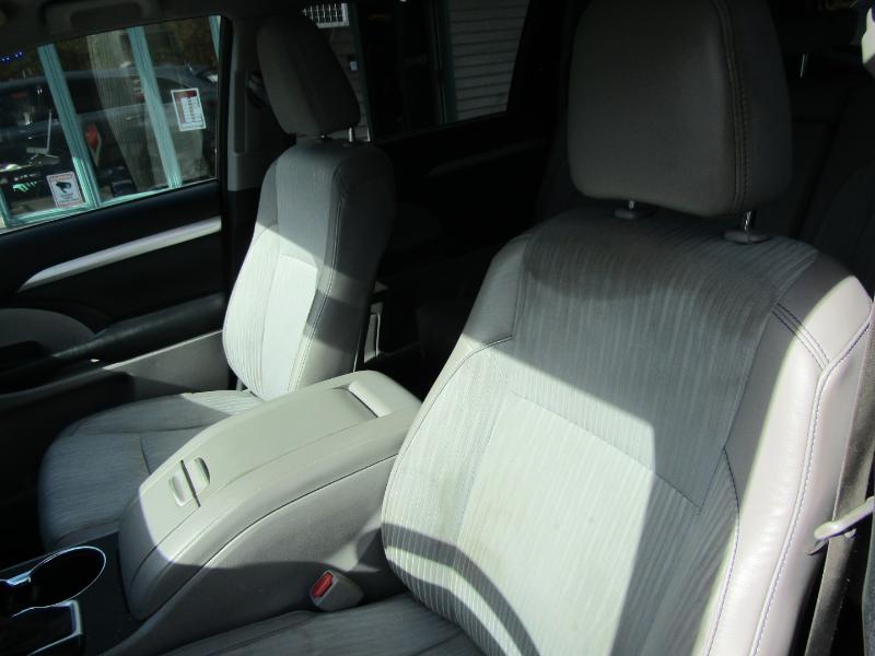 Toyota Highlander LE AWD V6 2015