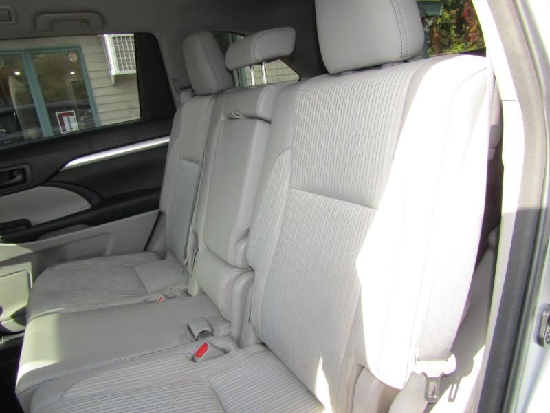 Toyota Highlander LE AWD V6 2015