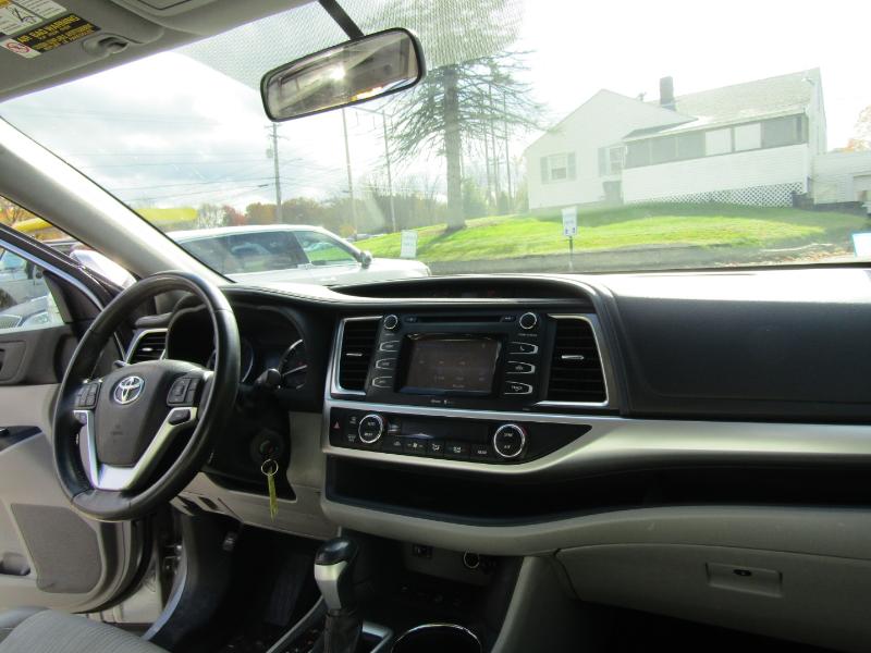Toyota Highlander LE AWD V6 2015