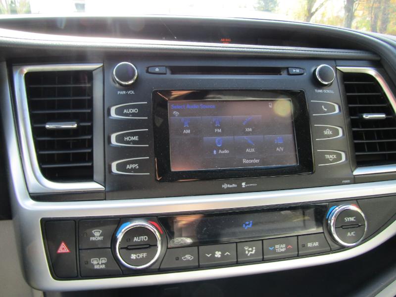 Toyota Highlander LE AWD V6 2015