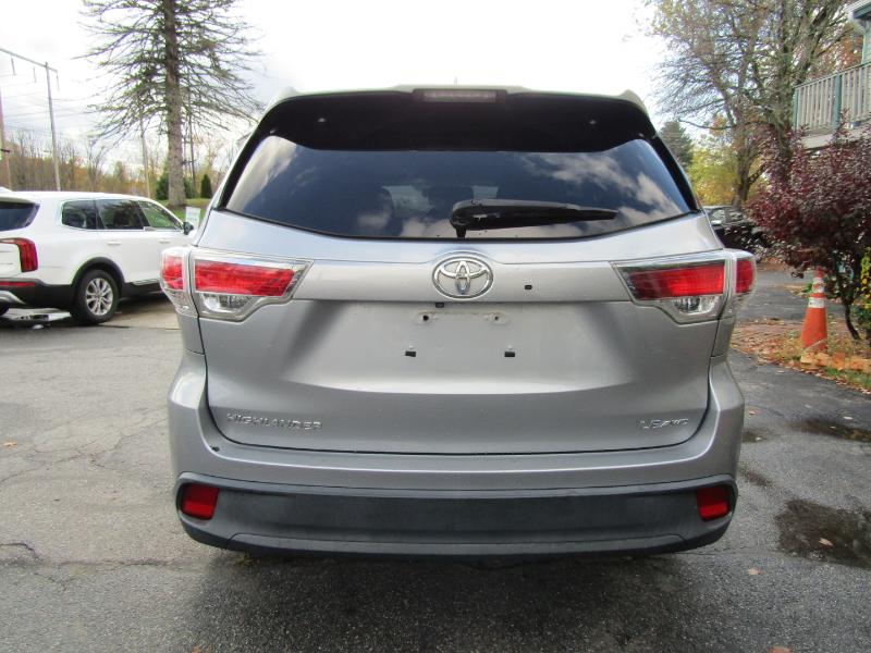 Toyota Highlander LE AWD V6 2015