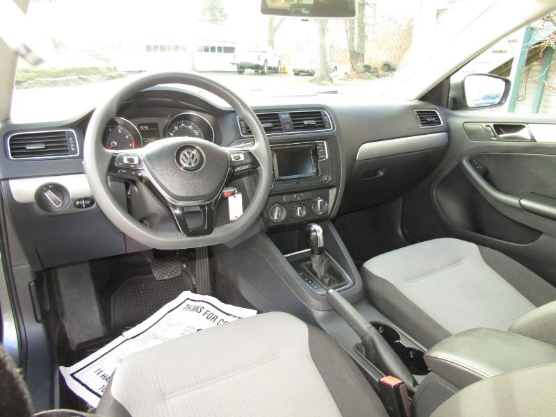 Volkswagen Jetta 1.4T S 6A 2017