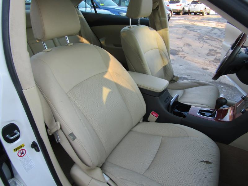 Lexus ES 350 Sedan 2011