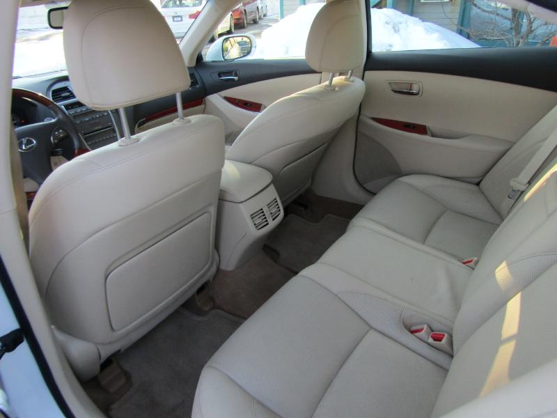 Lexus ES 350 Sedan 2011