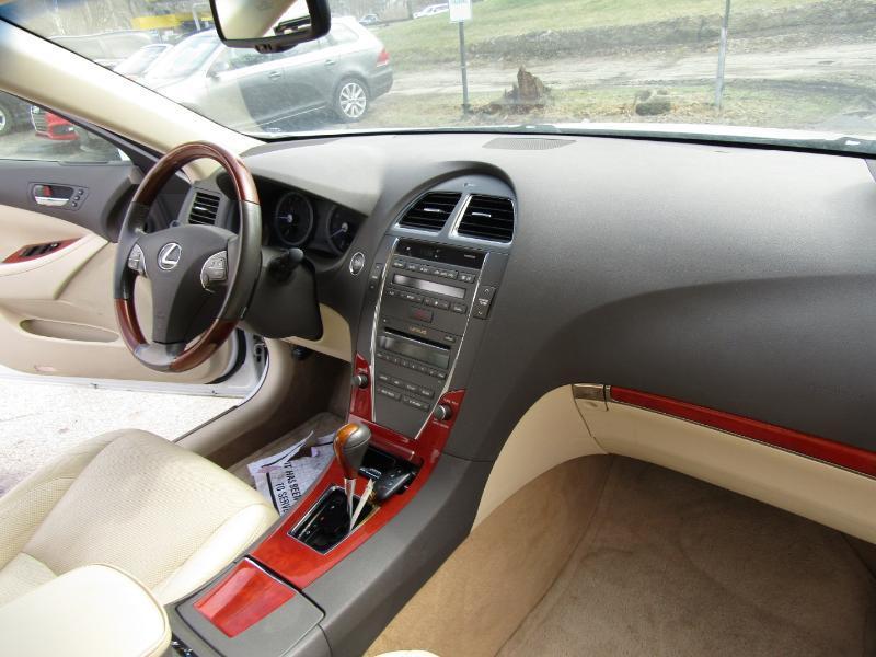 Lexus ES 350 Sedan 2011