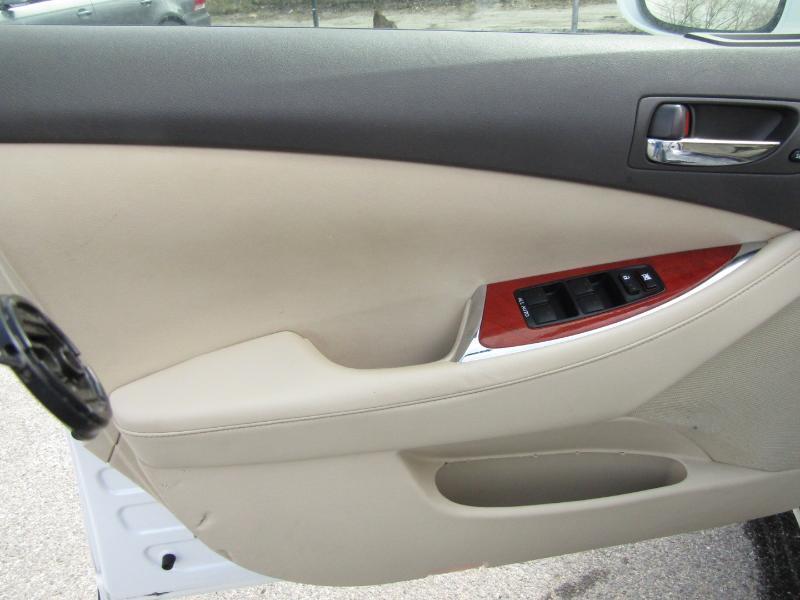 Lexus ES 350 Sedan 2011