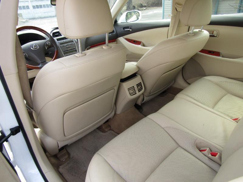 Lexus ES 350 Sedan 2011