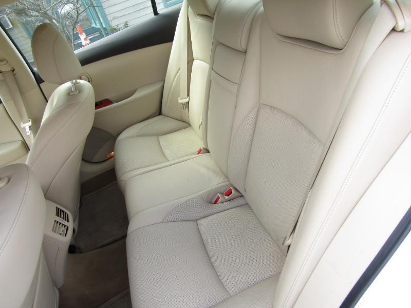 Lexus ES 350 Sedan 2011