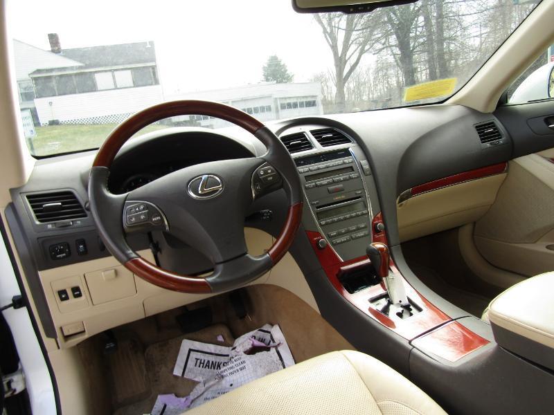 Lexus ES 350 Sedan 2011