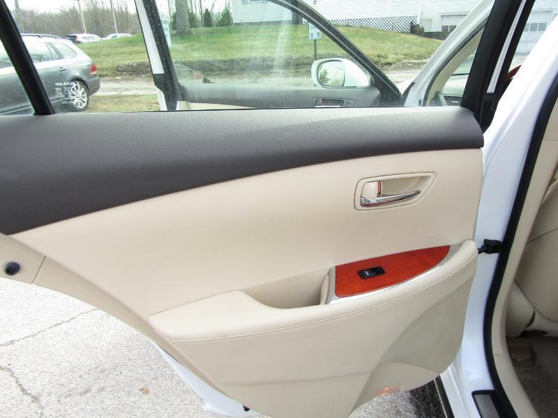 Lexus ES 350 Sedan 2011