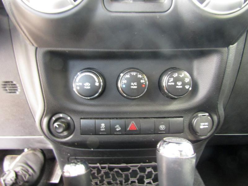 Jeep Wrangler Unlimited Sahara 4WD 2013