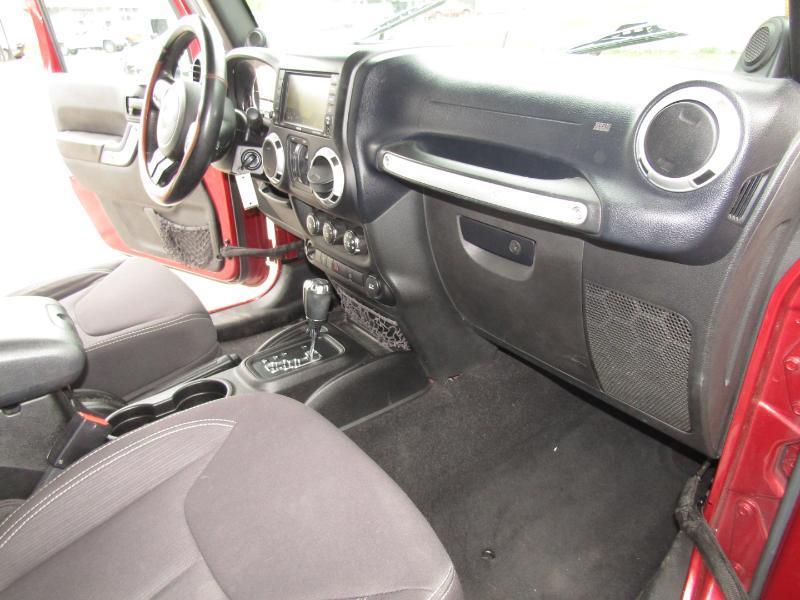Jeep Wrangler Unlimited Sahara 4WD 2013